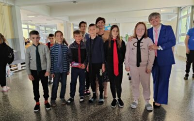 Svečano i veselo: Obilježen Dan kravate u našoj školi